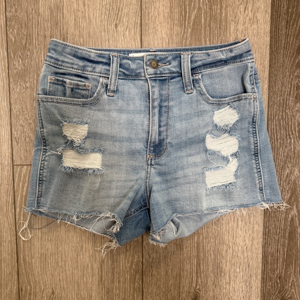 HOLLISTER DENIM CURVY HIGH RISE SHORT 3” DISTRESSED MEDIUM WASH RAW HEM 3 W26